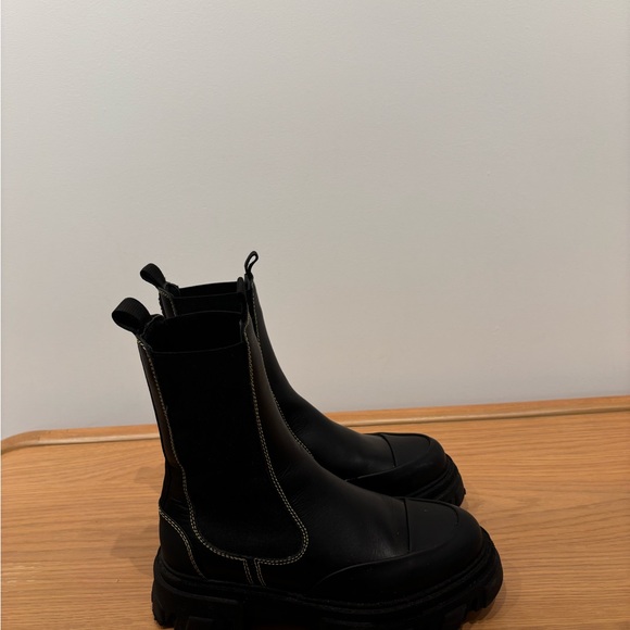 Ganni Mid Chelsea Boot with yellow stitching - Picture 9 of 10